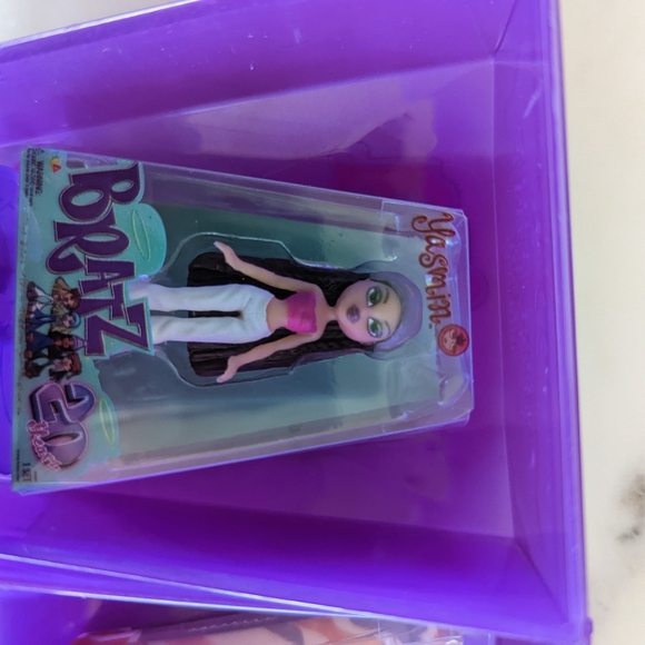 Bratz LE minis - Picture 3 of 3